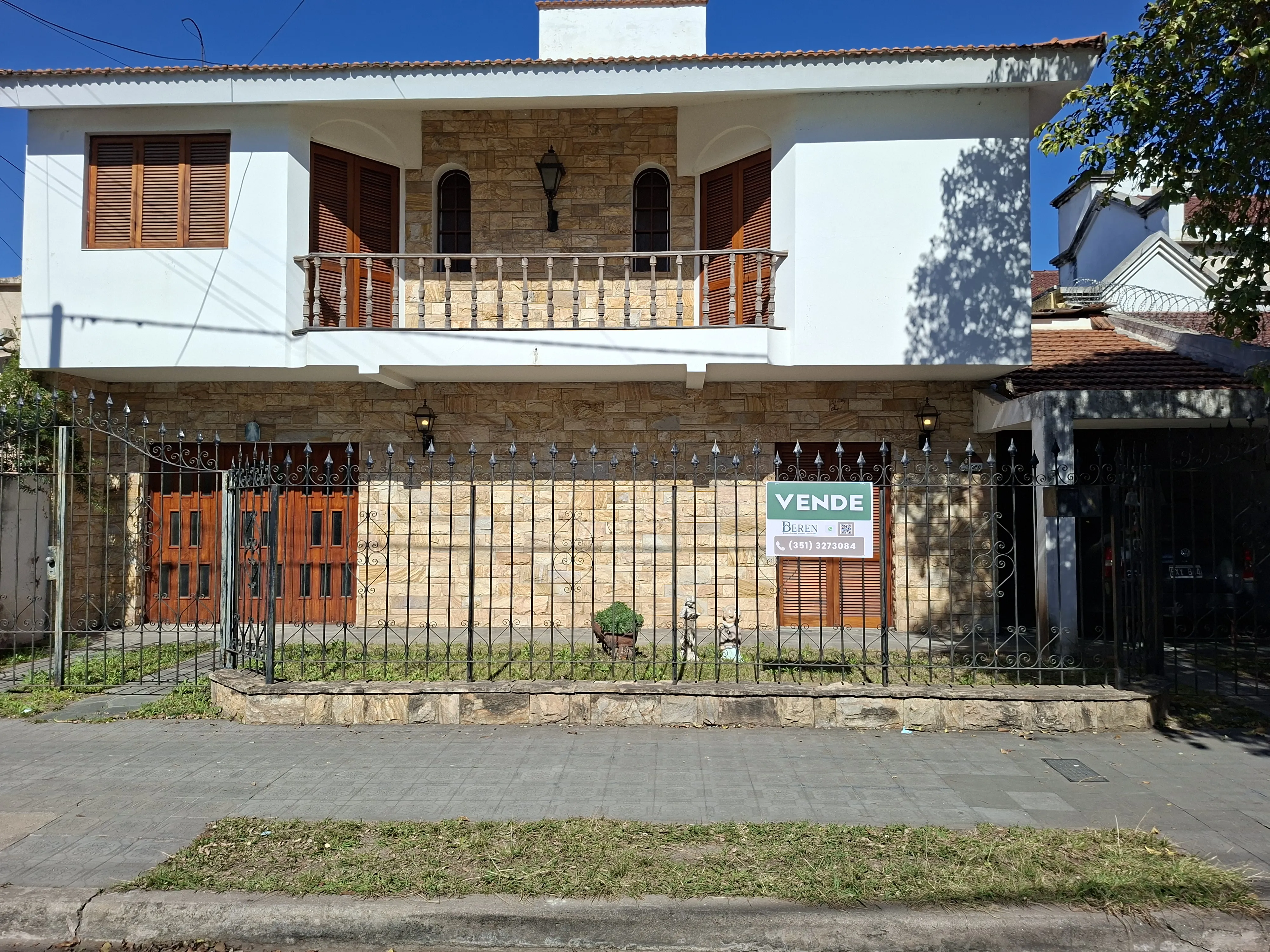 Casa en Venta | B° Villa Centenario | 4 Dorm. + Escritorio · Patio