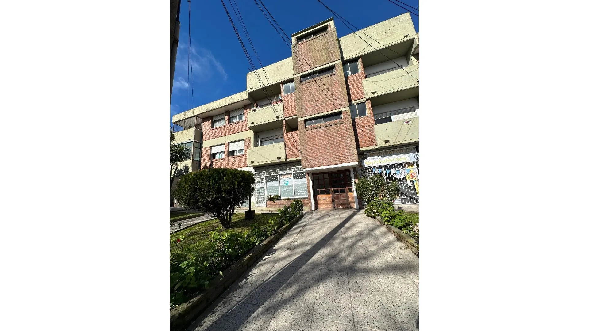 DEPARTAMENTO DOS AMBIENTES CON COCHERA ZONA ALEM