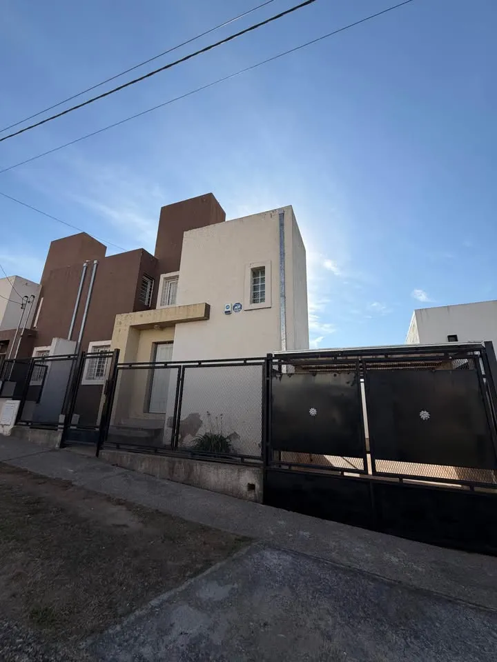 ALQUILO DUPLEX DOS DORMITORIOS LA CALERA