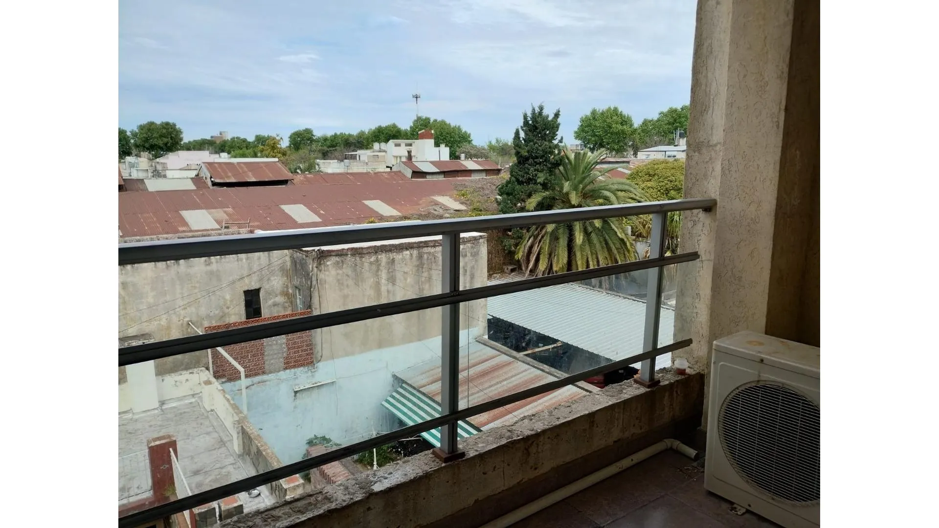 Monoambiente con balcón