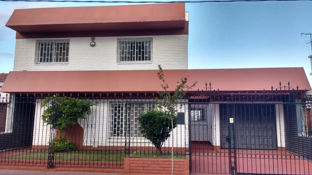 Dueño Alquila Casa 3 dormit. 3 baños, Garaje... etc. y Piscina
