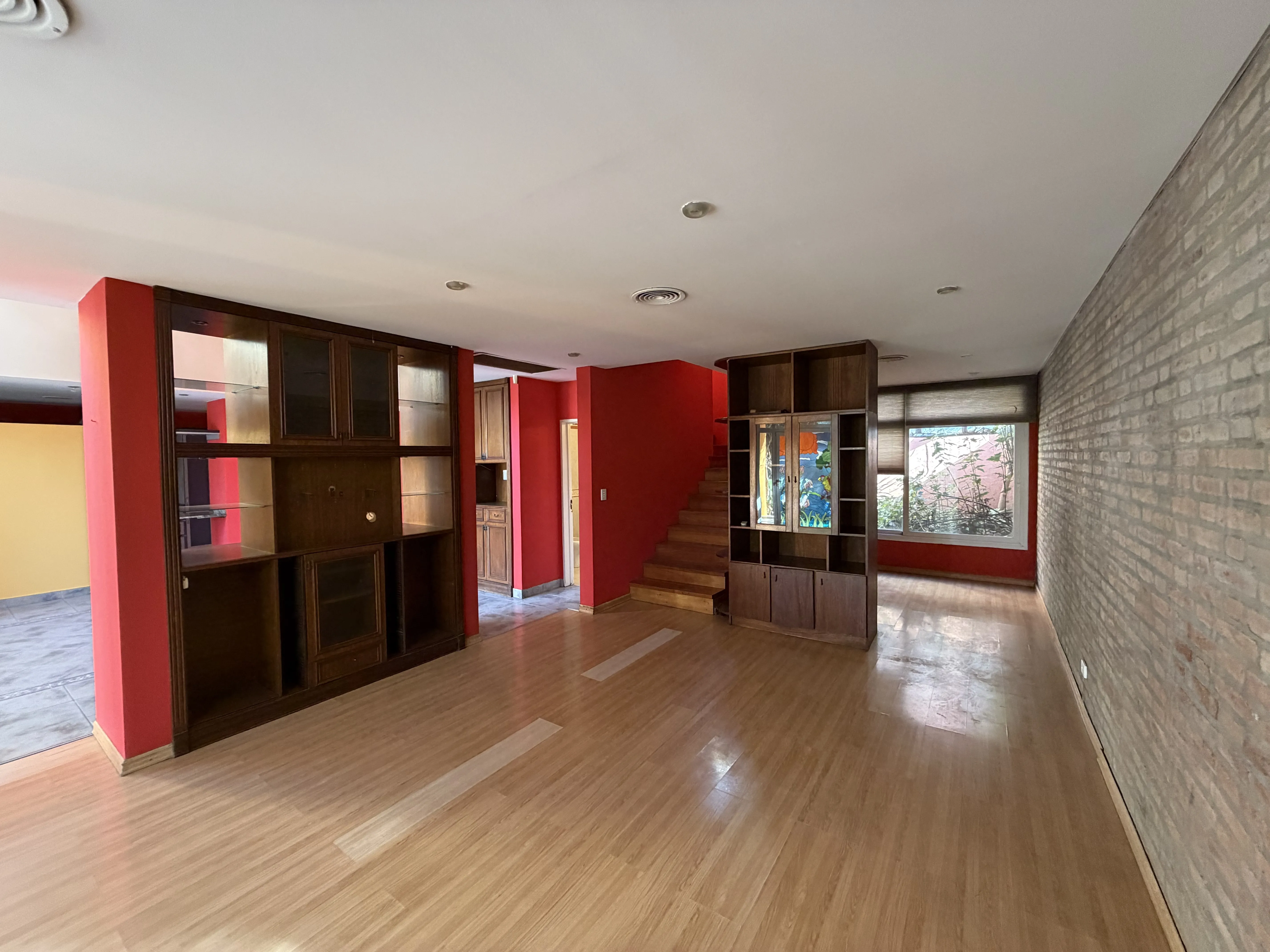 Exclusiva Propiedad Casa + Departamento - Enorme Terreno - Pileta - Patio - Cochera Doble