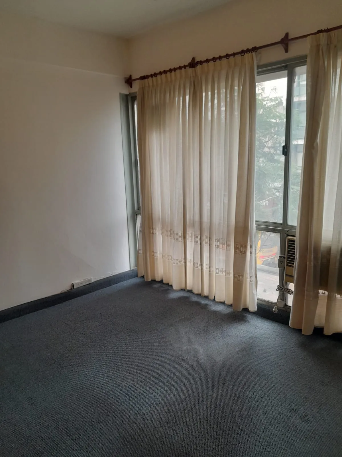 AAAlquilo Oficina 25m2  $300.000 colon 296 of.21