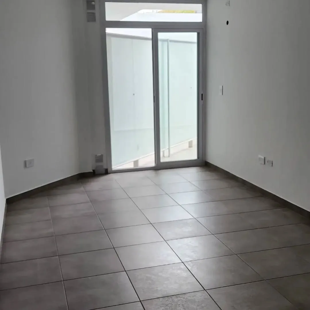 AAAlquilo Buenos Aires 1498, Nva,Cba. 1 dorm. c/patio $680.000