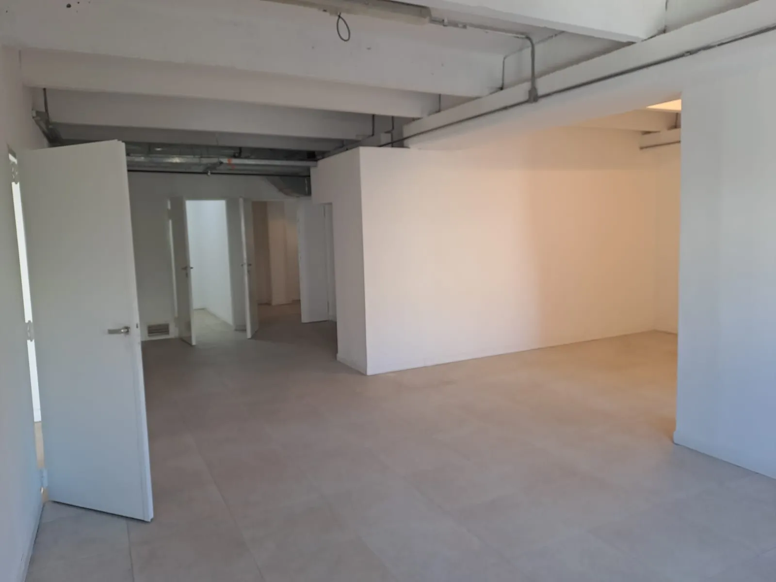 OPORTUNIDAD ÚNICA DE SALÓN COMERCIAL