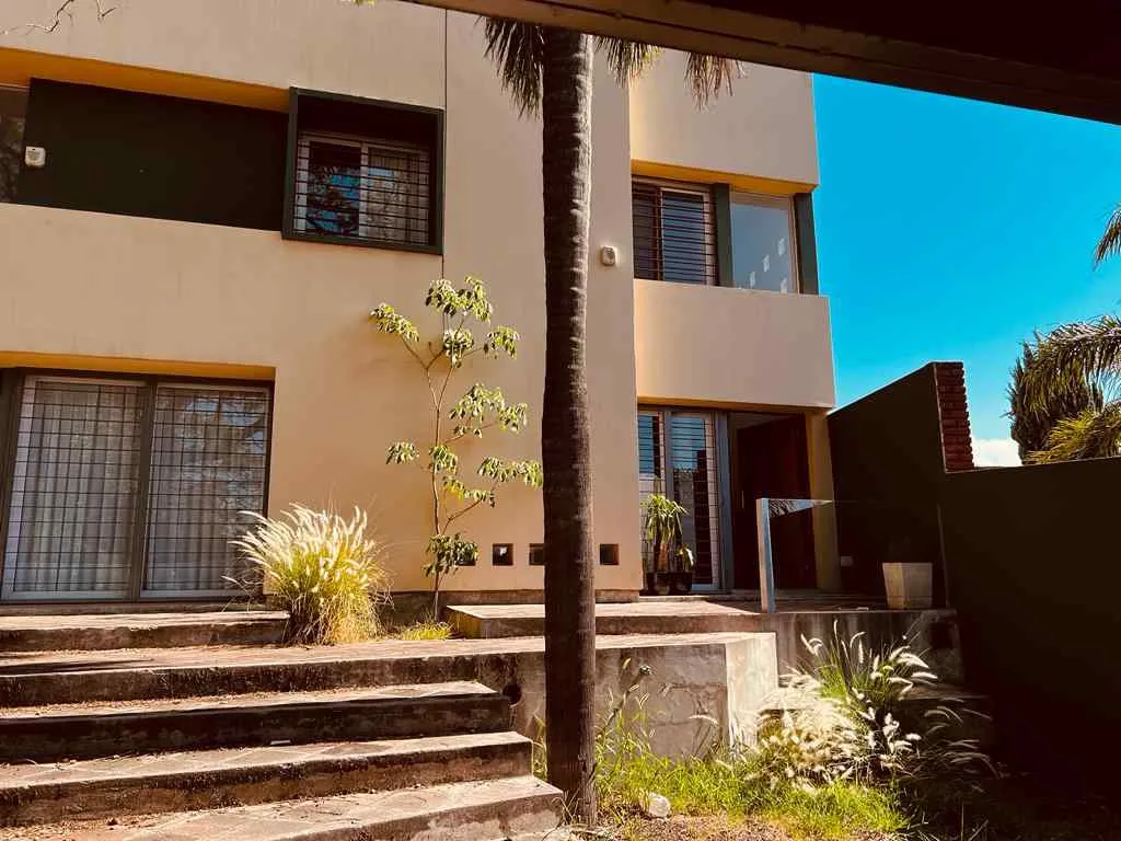 Duplex en Alquiler 3 dorm excelente ubicación Cerro de las Rosas