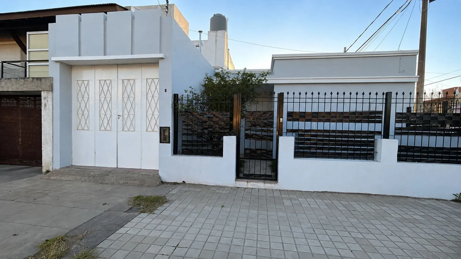 SE ALQUILA CASA DOR DORMITORIOS B° JARDIN!!