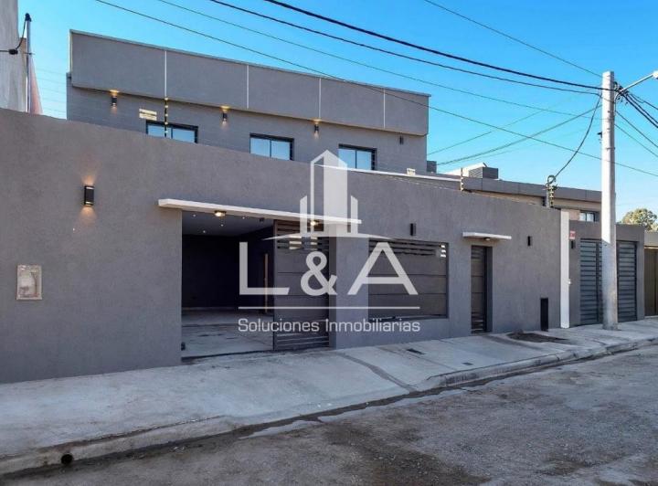 Casa · 400m² · 6 Ambientes · 2 Cocheras