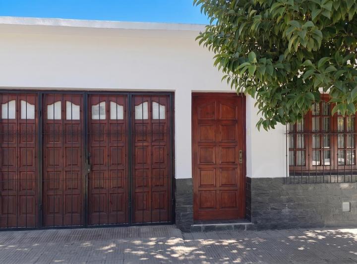 Casa · 196m² · 4 Ambientes · 2 Cocheras