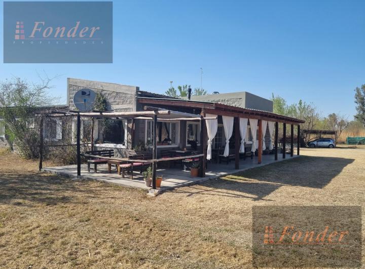 Casa · 300m² · 8 Ambientes · 4 Cocheras