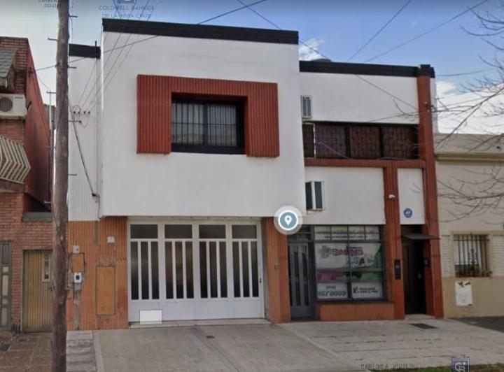 Bodega-Galpón · 161m² · 5 Ambientes · 1 Cochera