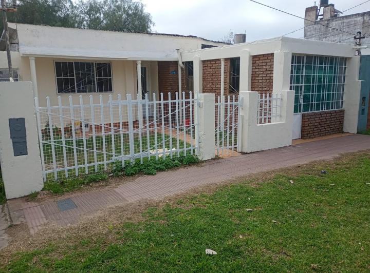 Casa · 65m² · 4 Ambientes · 1 Cochera