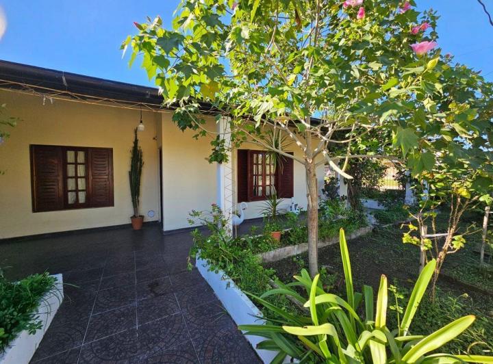 Casa · 135m² · 8 Ambientes