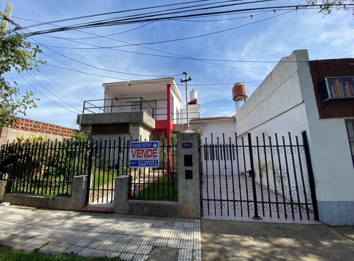 Casa · 140m² · 8 Ambientes · 1 Cochera