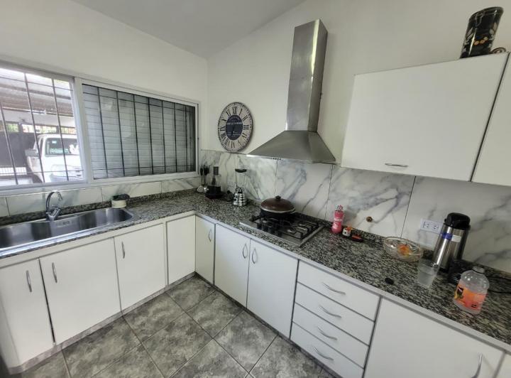 Casa · 152m² · 8 Ambientes · 2 Cocheras