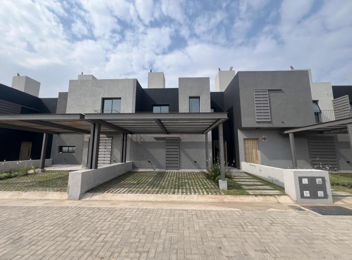 Casa · 125m² · 3 Dormitorios · 2 Cocheras