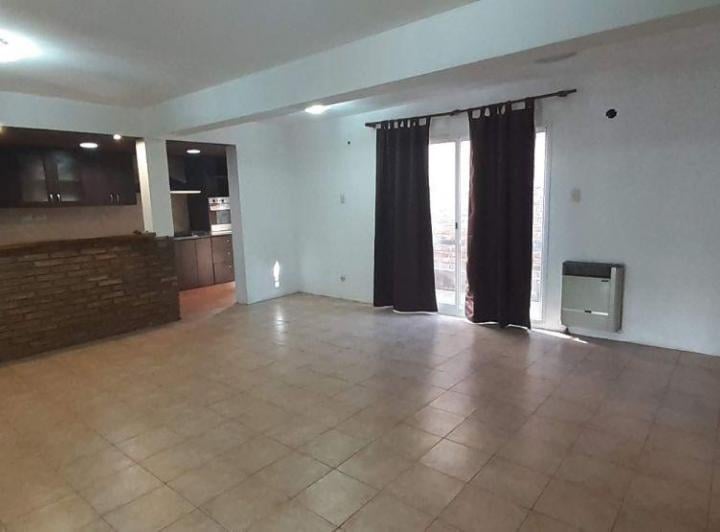 Casa · 200m² · 5 Ambientes · 3 Cocheras