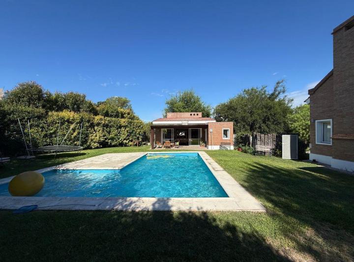 Casa · 440m² · 3 Dormitorios · 2 Cocheras