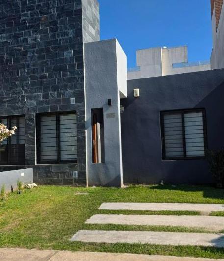 Casa · 70m² · 2 Dormitorios · 1 Cochera