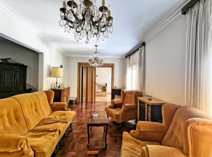 Casa · 261m² · 7 Ambientes · 2 Cocheras