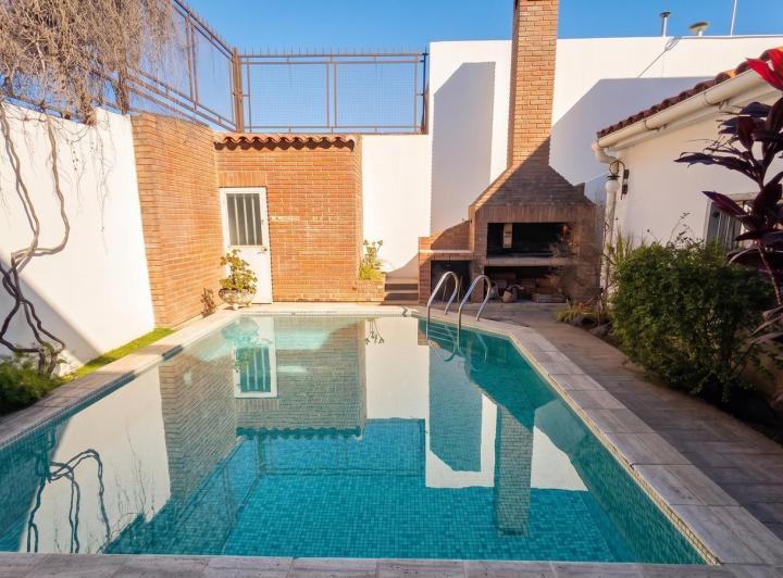Casa · 272m² · 4 Dormitorios · 2 Cocheras