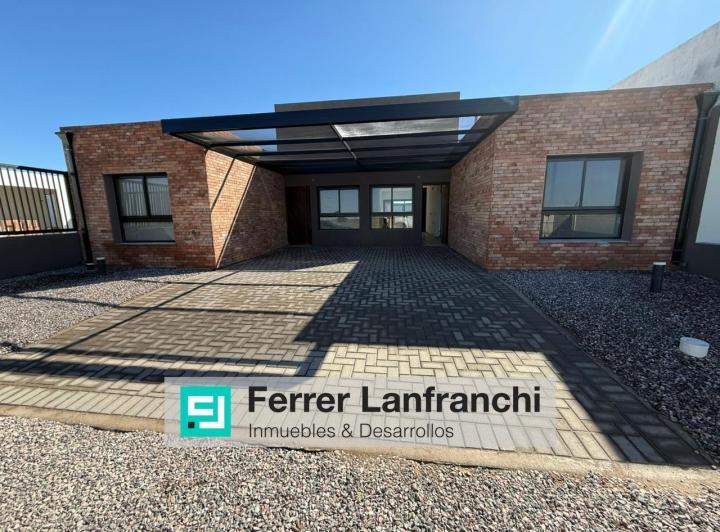 Casa · 70m² · 4 Ambientes · 1 Cochera