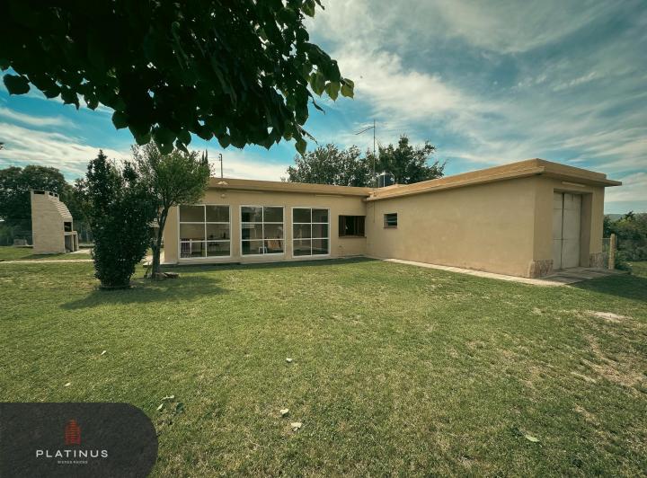 Casa · 181m² · 5 Ambientes · 2 Cocheras