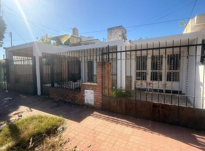 Casa · 178m² · 8 Ambientes · 3 Cocheras