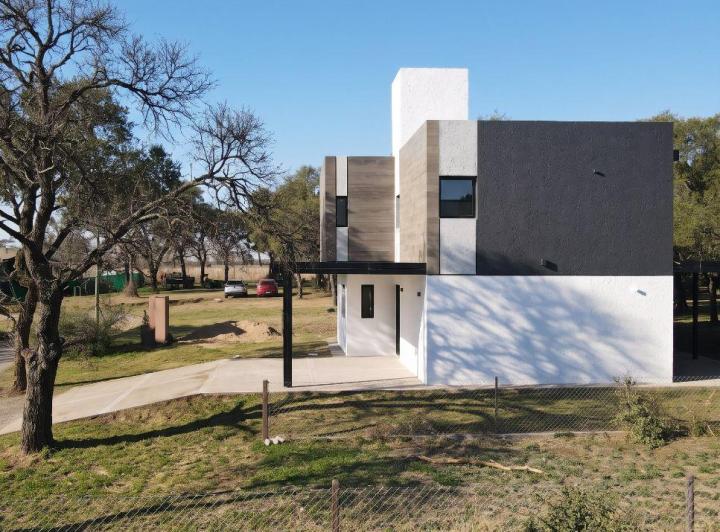 Casa · 190m² · 7 Ambientes · 1 Cochera