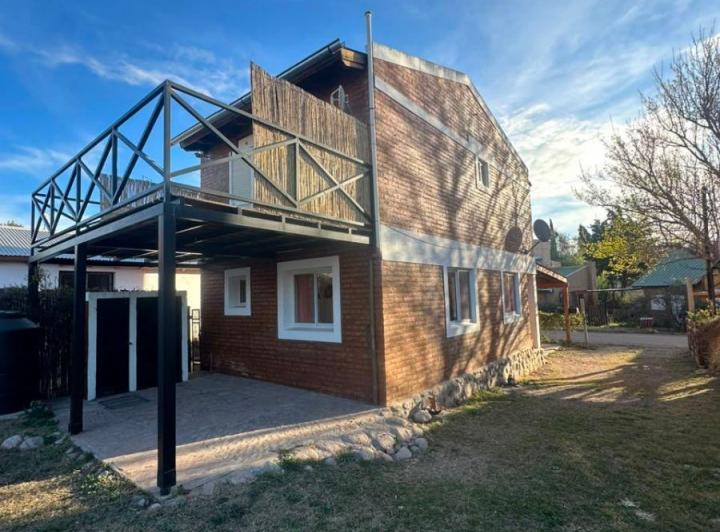 Casa · 95m² · 5 Ambientes · 2 Cocheras