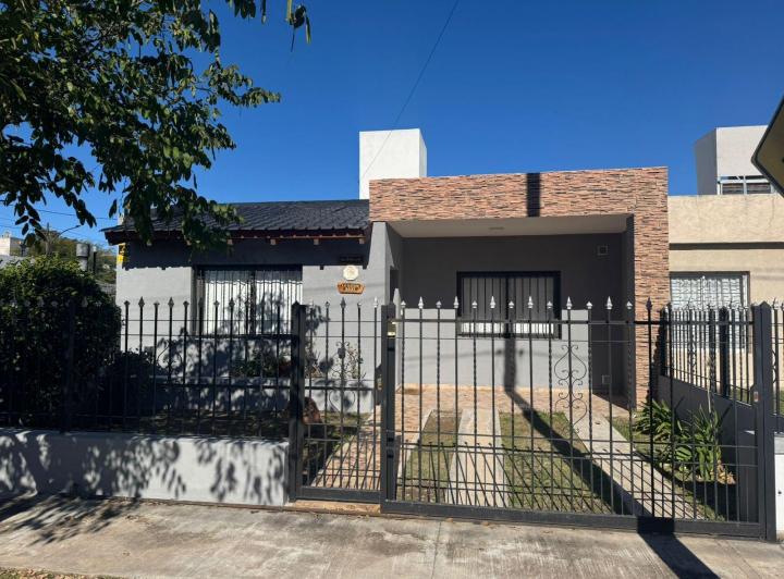 Casa · 98m² · 4 Ambientes · 1 Cochera
