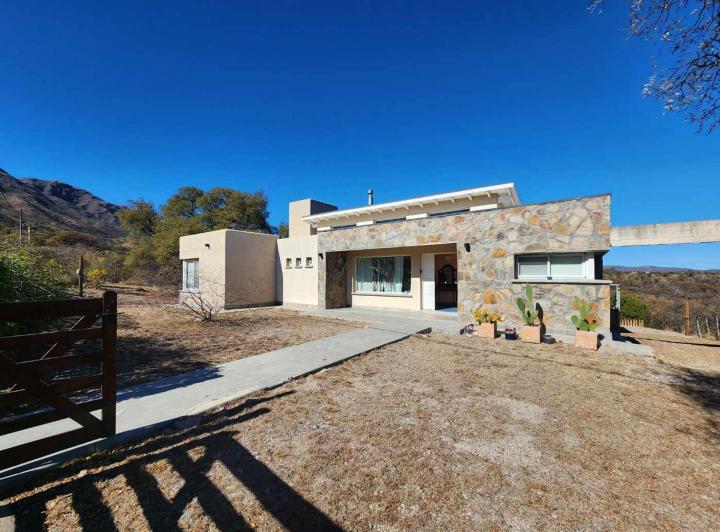 Casa · 144m² · 9 Ambientes · 1 Cochera