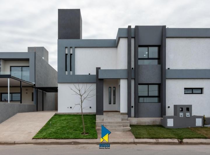 Casa · 137m² · 4 Ambientes · 2 Cocheras