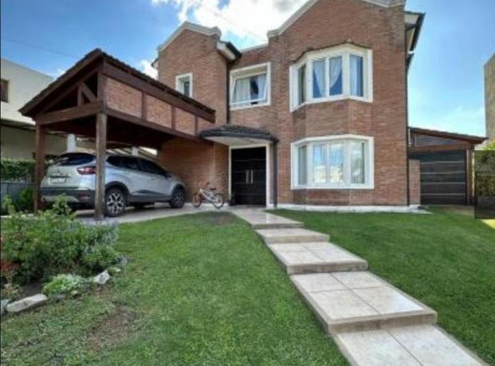 Casa · 199m² · 4 Ambientes · 2 Cocheras