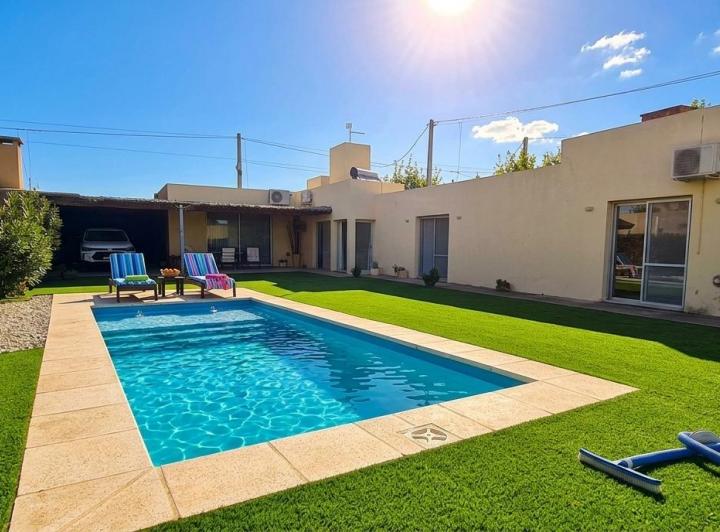 Casa · 270m² · 10 Ambientes · 4 Cocheras