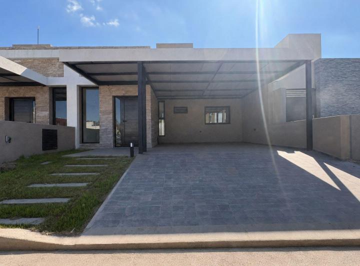 Casa · 107m² · 5 Ambientes · 1 Cochera