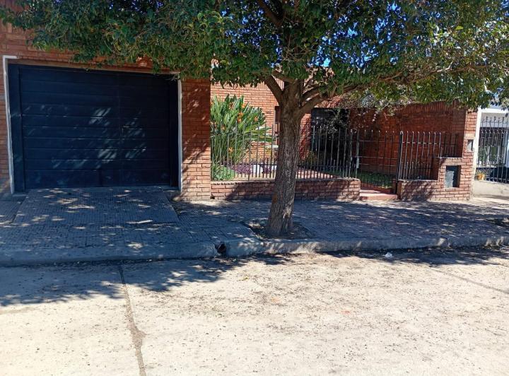 Casa · 277m² · 4 Dormitorios · 1 Cochera