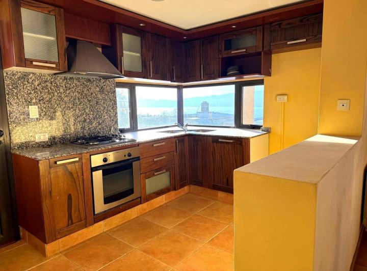 Casa · 233m² · 3 Dormitorios · 2 Cocheras