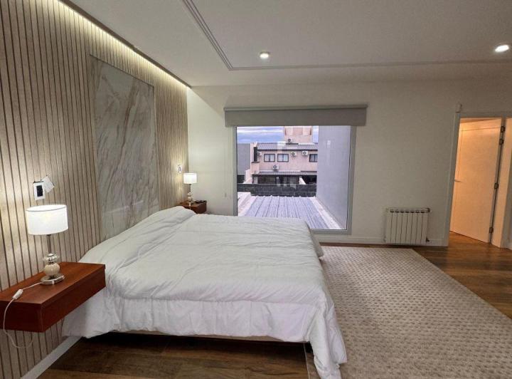 Casa · 240m² · 9 Ambientes · 2 Cocheras