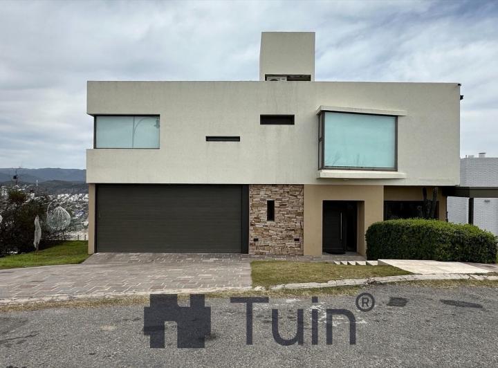 Casa · 450m² · 7 Ambientes · 6 Cocheras