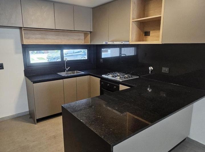 Casa · 15m² · 5 Ambientes · 1 Cochera