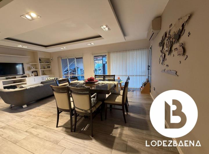 Casa · 300m² · 8 Ambientes · 2 Cocheras