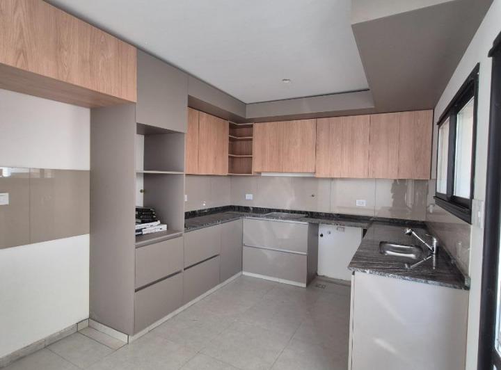 Casa · 178m² · 4 Ambientes · 1 Cochera