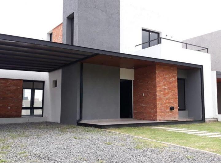 Casa · 180m² · 3 Ambientes · 2 Cocheras