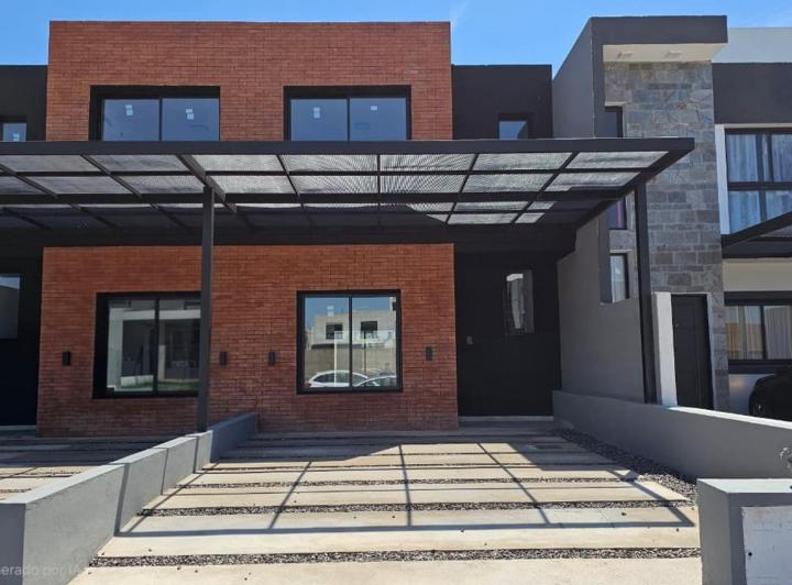 Casa · 145m² · 3 Ambientes · 2 Cocheras