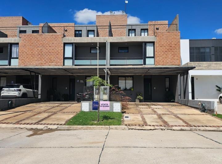 Casa · 184m² · 6 Ambientes · 2 Cocheras