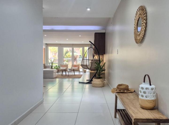 Casa · 253m² · 5 Ambientes · 2 Cocheras