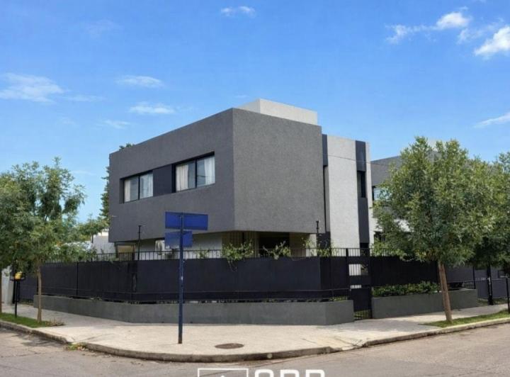 Casa · 128m² · 4 Ambientes · 1 Cochera