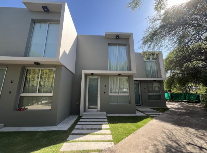 Casa · 73m² · 2 Ambientes · 2 Cocheras
