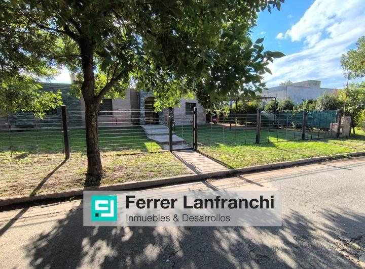 Casa · 220m² · 10 Ambientes · 4 Cocheras